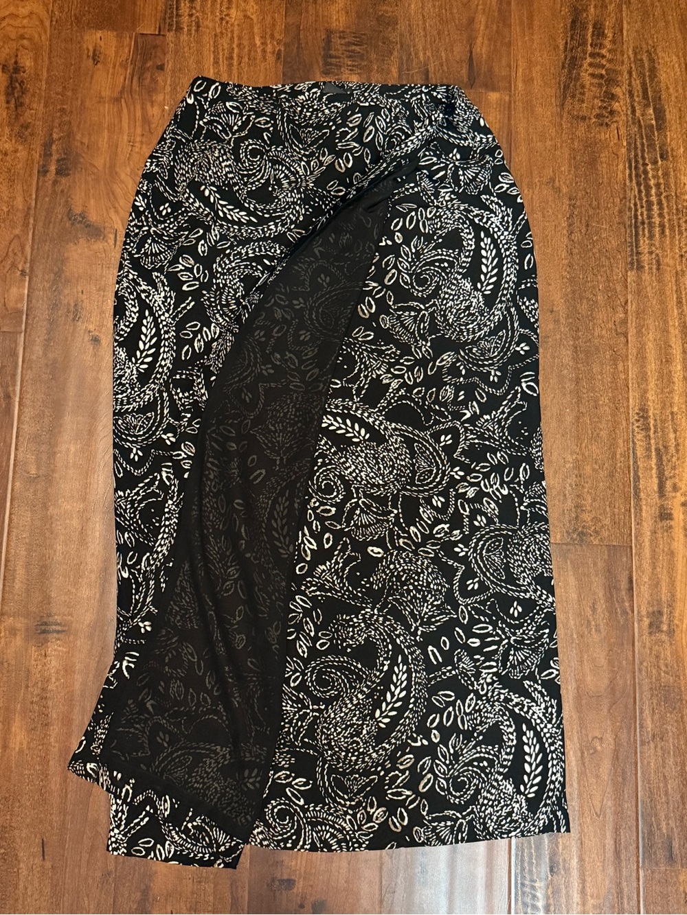 Geoffrey Beene Black and White Paisley Pencil Skirt - Picture 2 of 3